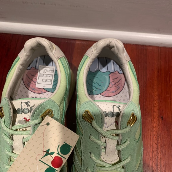 NEVER BEEN WORN DIADORA SNEAKERS!! 💚🤍 - Picture 2 of 3